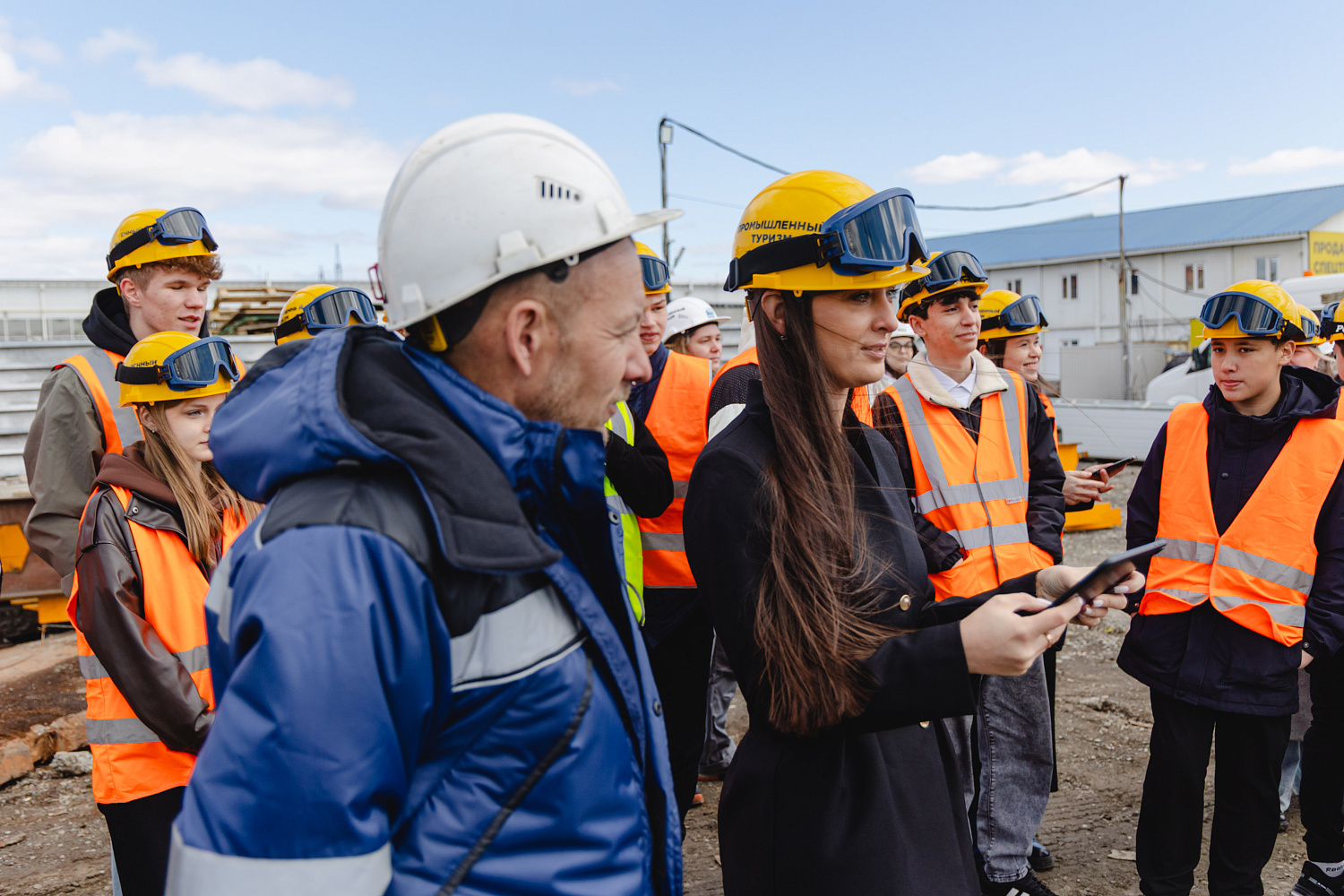 ДСТ-УРАЛ встречает профориентационную экскурсию для 40 челябинских старшеклассников