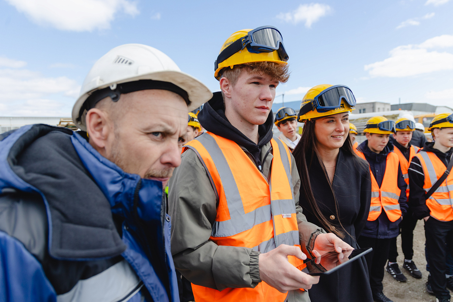 ДСТ-УРАЛ встречает профориентационную экскурсию для 40 челябинских старшеклассников