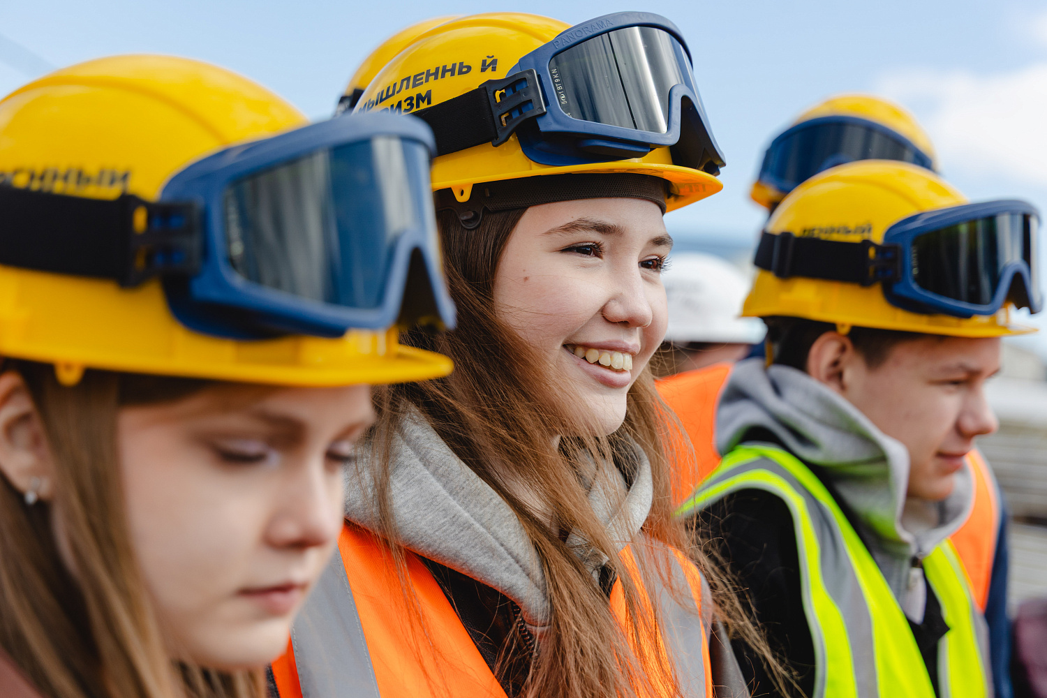 ДСТ-УРАЛ встречает профориентационную экскурсию для 40 челябинских старшеклассников