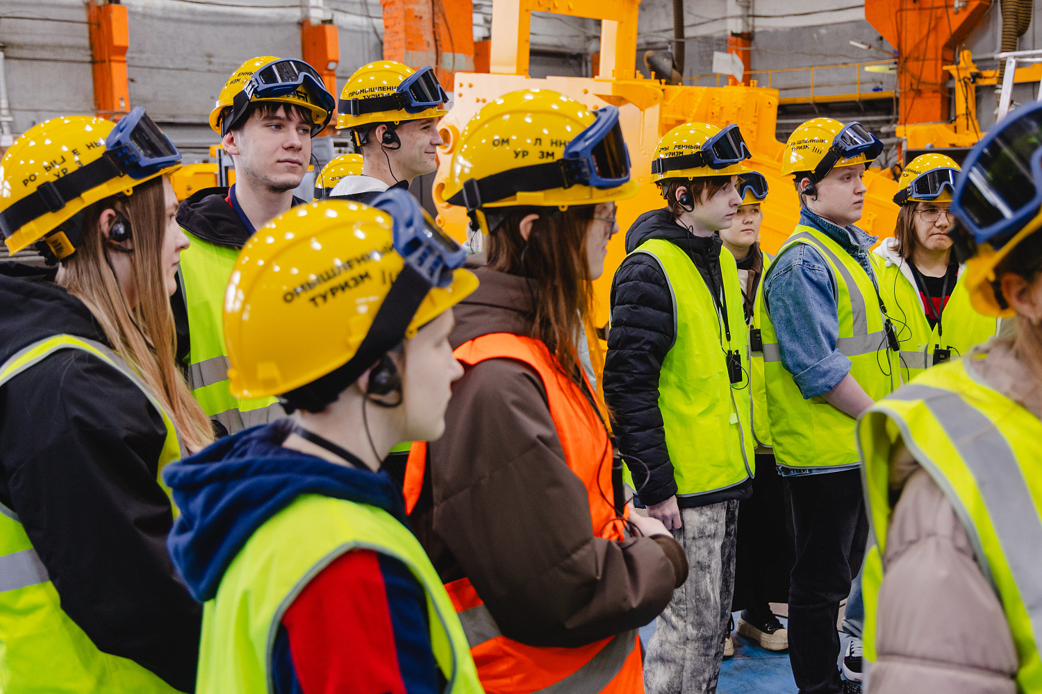ДСТ-УРАЛ встречает профориентационную экскурсию для 40 челябинских старшеклассников