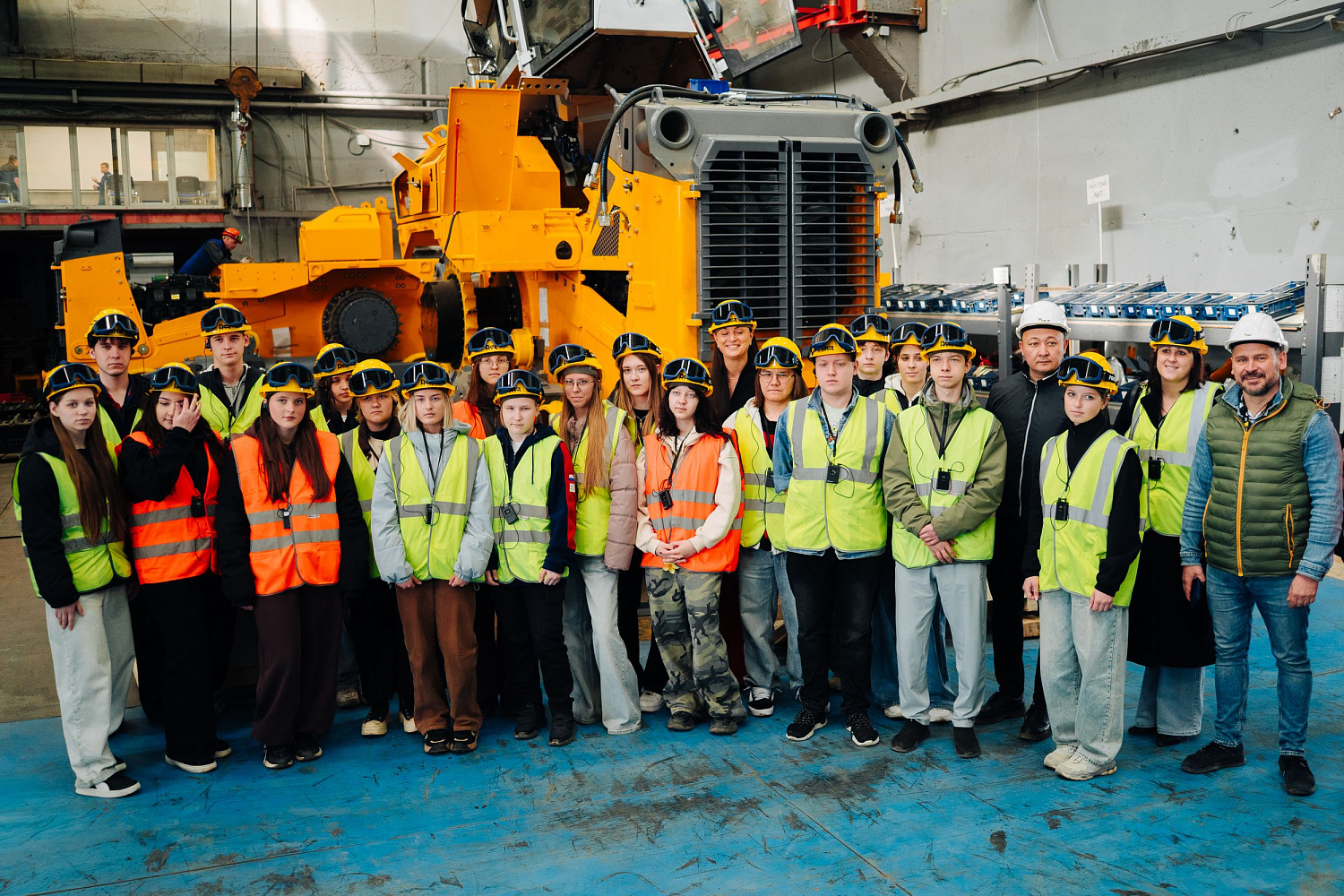 ДСТ-УРАЛ встречает профориентационную экскурсию для 40 челябинских старшеклассников