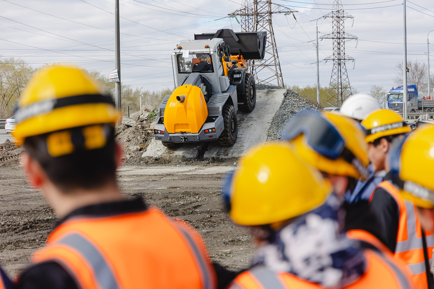 ДСТ-УРАЛ встречает профориентационную экскурсию для 40 челябинских старшеклассников