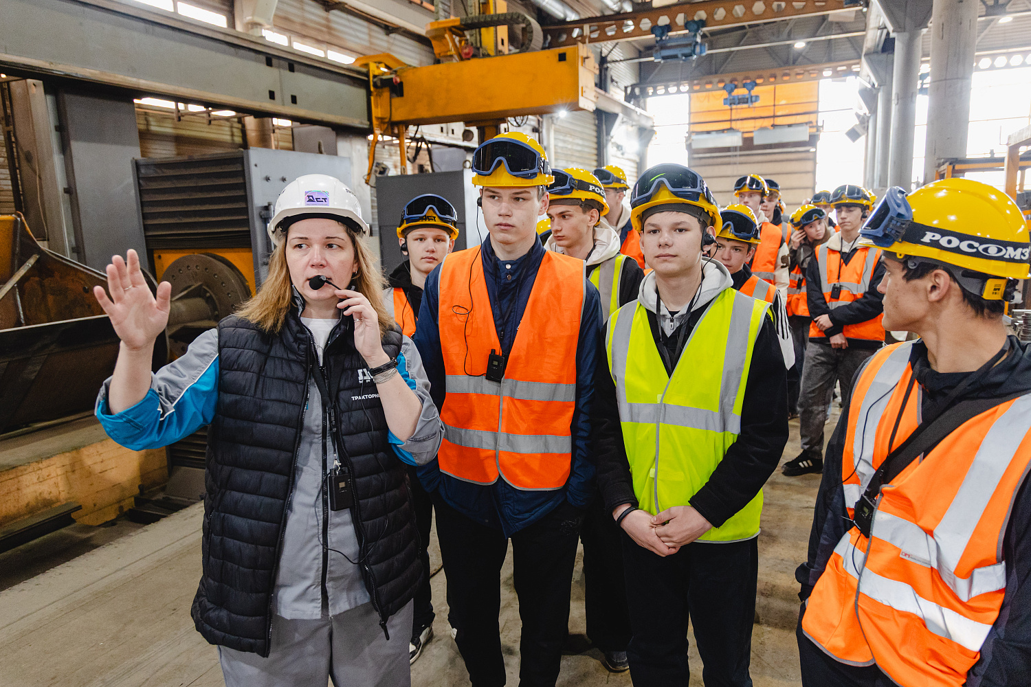 ДСТ-УРАЛ встречает профориентационную экскурсию для 40 челябинских старшеклассников