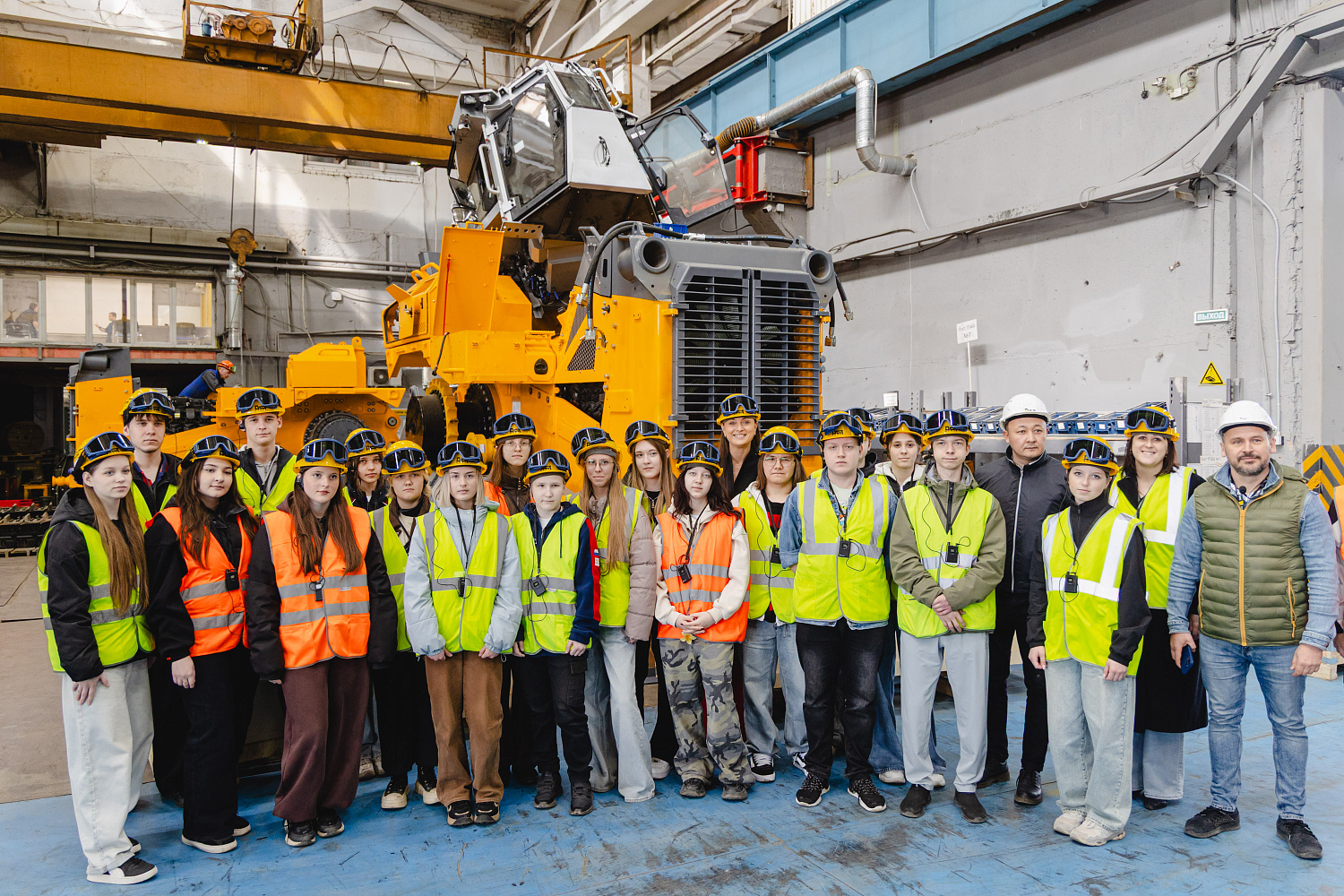 ДСТ-УРАЛ встречает профориентационную экскурсию для 40 челябинских старшеклассников