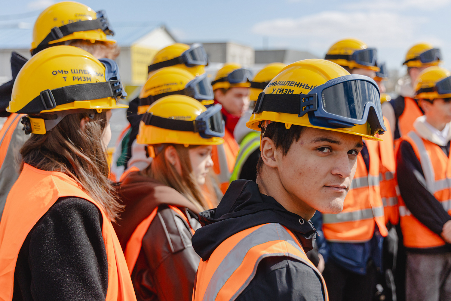 ДСТ-УРАЛ встречает профориентационную экскурсию для 40 челябинских старшеклассников